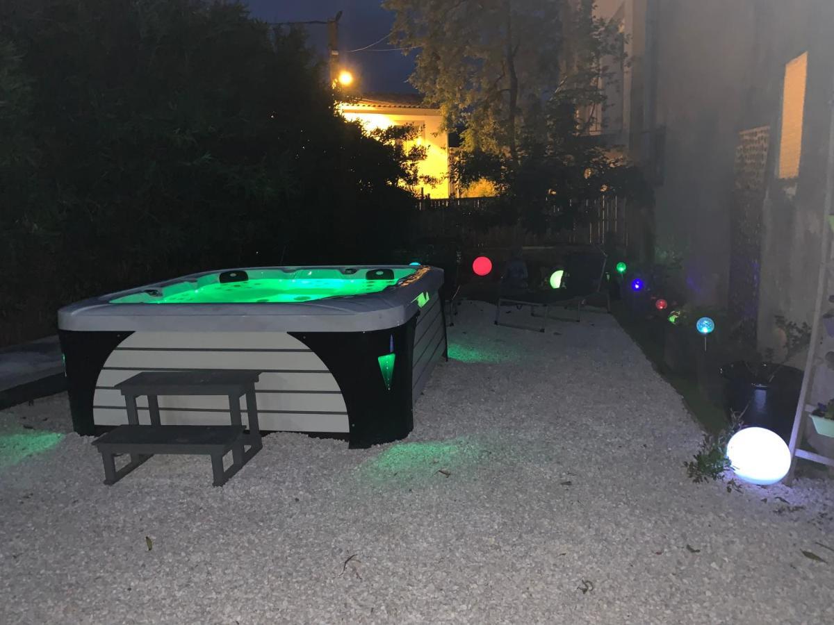 Les Dahlias Appartement 4 Personnes Jacuzzi Barbecue Jardin Arbore Climatise Agde Exterior photo