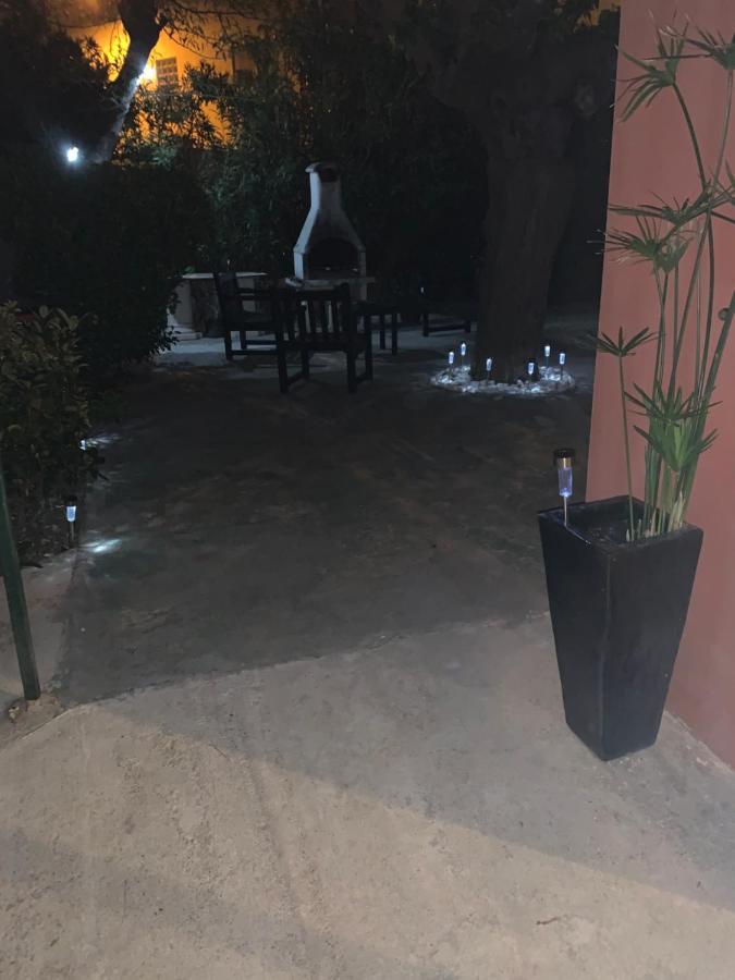 Les Dahlias Appartement 4 Personnes Jacuzzi Barbecue Jardin Arbore Climatise Agde Exterior photo