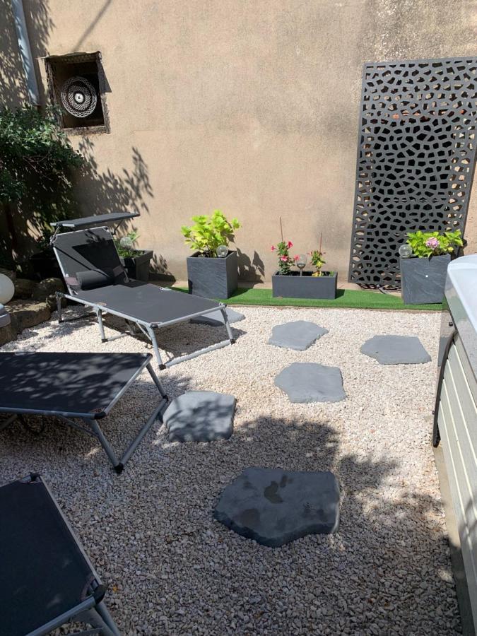 Les Dahlias Appartement 4 Personnes Jacuzzi Barbecue Jardin Arbore Climatise Agde Exterior photo